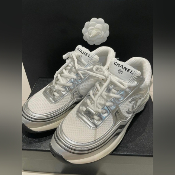 Chanel CC Logo Sneakers - Picture 2 of 9